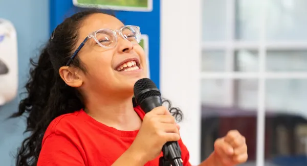 girl singing with mic
