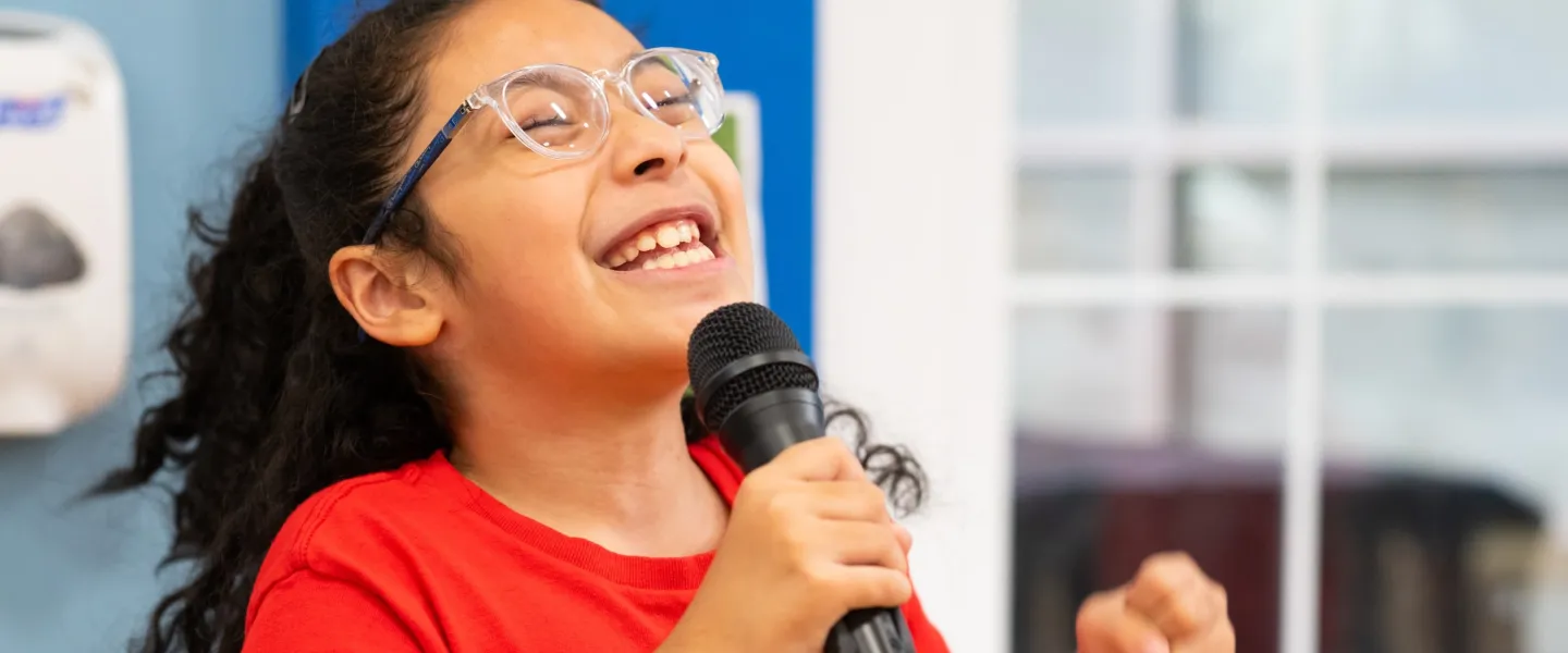 girl singing with mic
