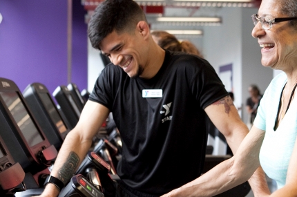 A personal trainer works with a Y Member.