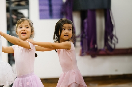2 girls ballet dancing