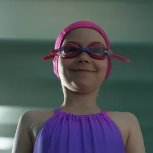 girl wearing goggles