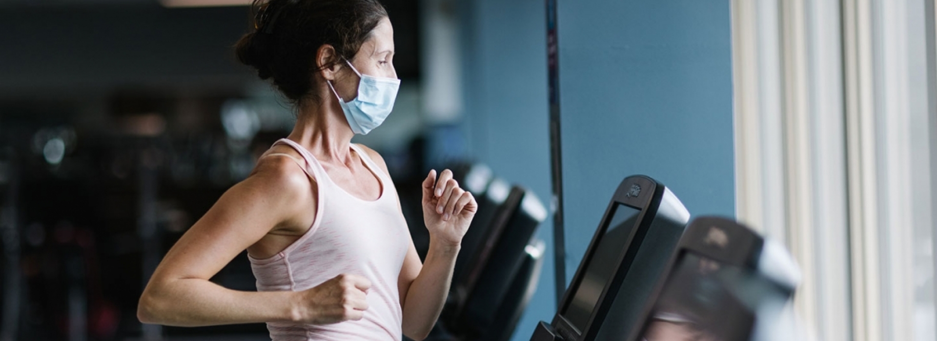 women running indoors on treadmill